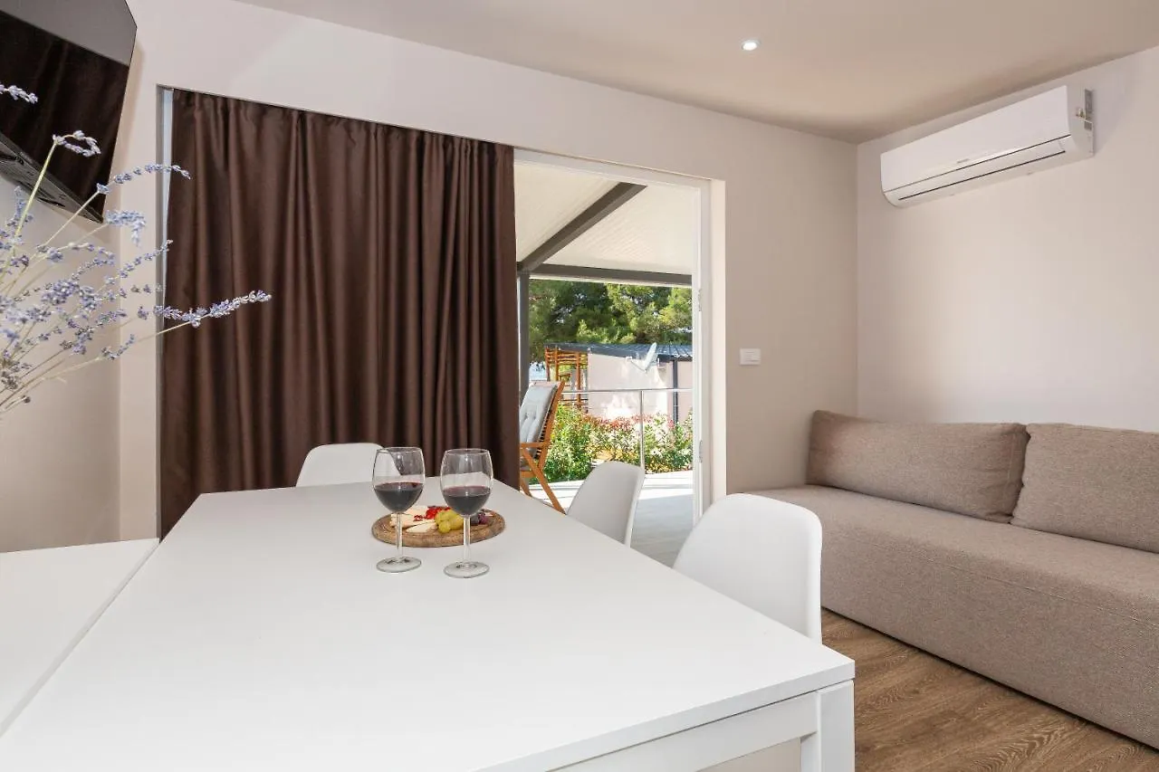 Holiday home Mobile House Kastanjola Villa Biograd Na Moru
